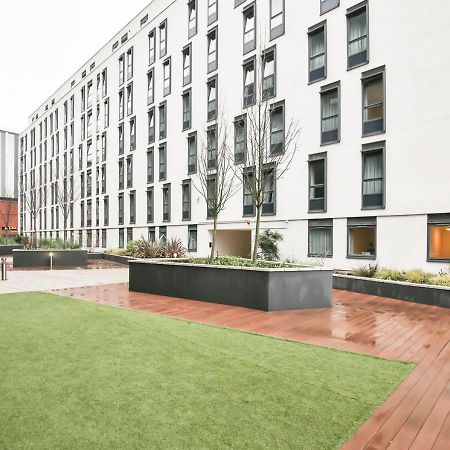 Appartamento Sterling Court In Wembley Londra Esterno foto