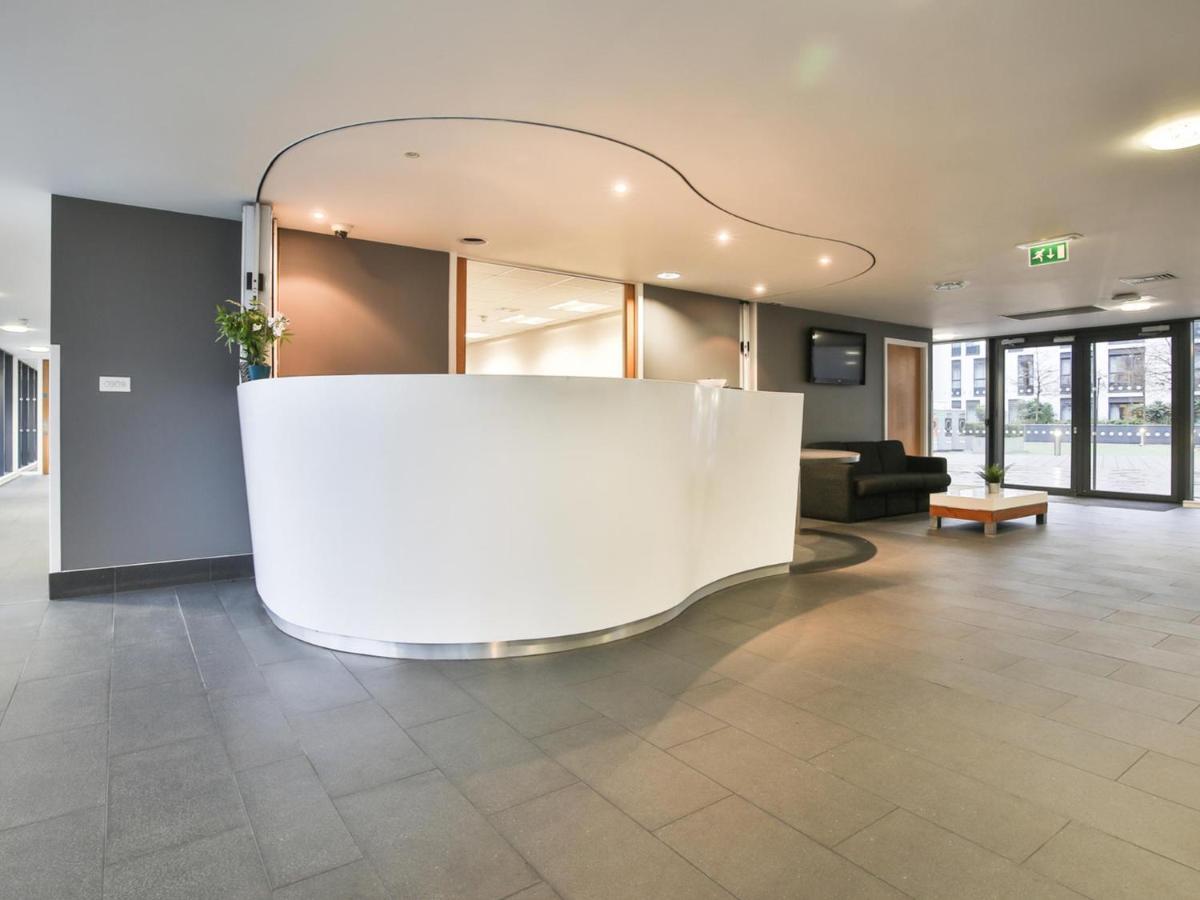 Appartamento Sterling Court In Wembley Londra Esterno foto