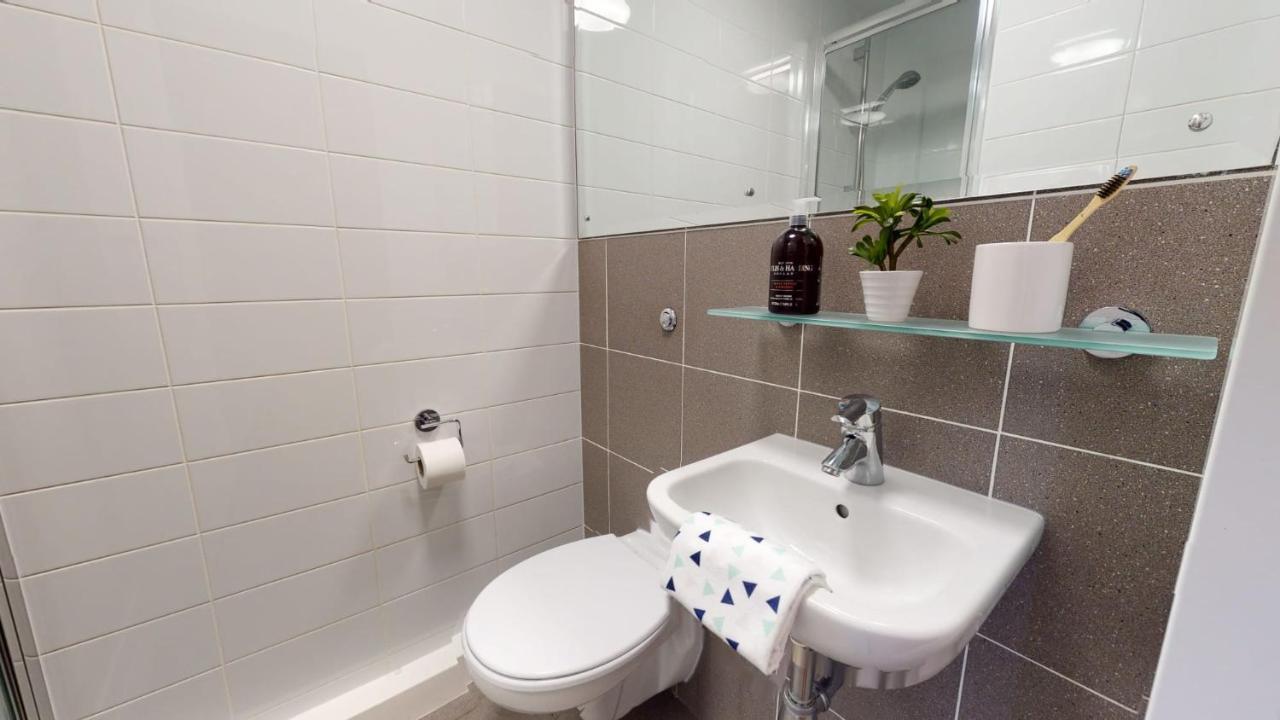 Appartamento Sterling Court In Wembley Londra Esterno foto